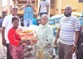 Kogi Humanitarian Commissioner and SEMA Executive Secretary Deliver Much-Needed Aid to IDP Camp in Omala
