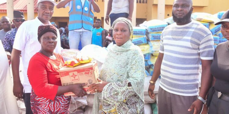 Kogi Humanitarian Commissioner and SEMA Executive Secretary Deliver Much-Needed Aid to IDP Camp in Omala