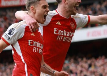Focused Arsenal swat Bournemouth to keep up title hopes