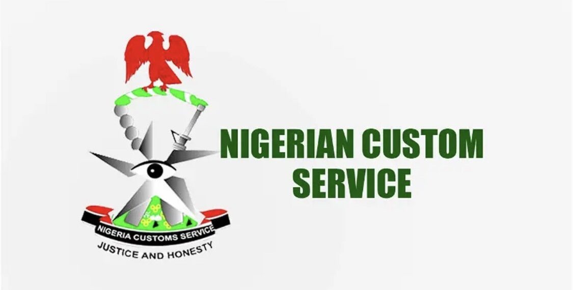 Nigeria Customs Service officer involved in a Confrontation with Vehicle Inspection Office