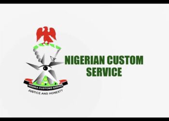 Nigeria Customs Service officer involved in a Confrontation with Vehicle Inspection Office