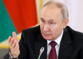 PUTIN SENDS STRONG WARNING TO PLOTTERS OF RUSSIA’S DIVISION