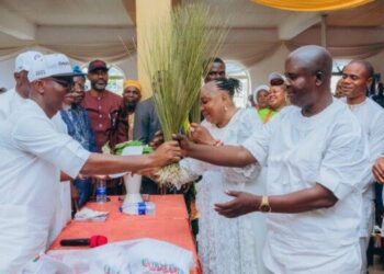 Ondo Gubernatorial Race: Ex-PDP Women Leader, Others Defect to APC