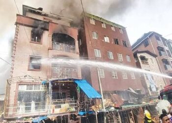 Breaking: Fire Guts Down 7-Storey Building in Lagos