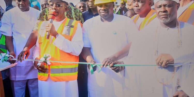 GOVERNOR ODODO FLAGS OFF 20KM OBAJANA-URO-AKU RURAL ROAD