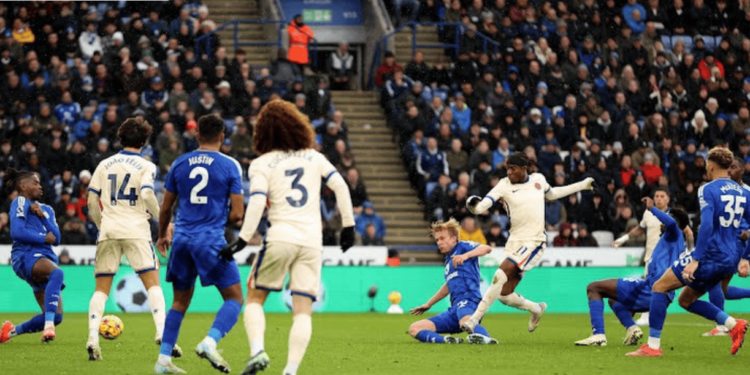 Chelsea Edge Leicester 2-1 to Close Gap on Manchester City