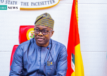Makinde Presents Brand-New Vehicle to Retiring Oyo Police Commissioner Sonubi
