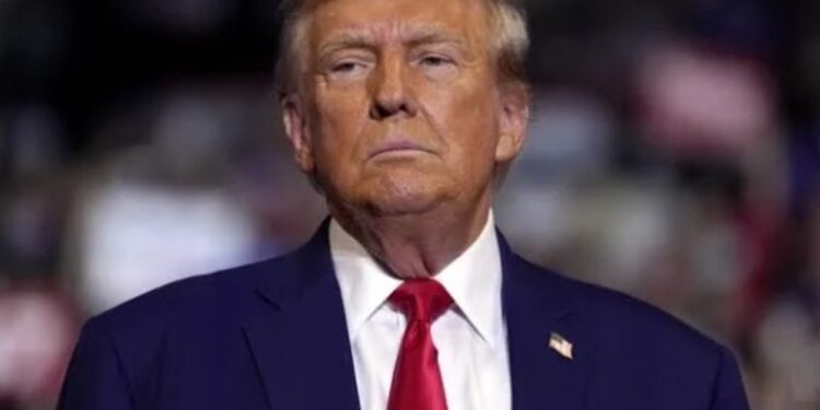 US Deports Hundreds of Venezuelans to El Salvador Despite Court Order