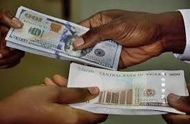Naira ends week on positive note against dollar