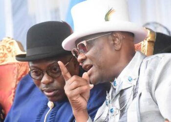 Port Harcourt: Drama as Pro Wike, Fubara clash in Town Hall meeting