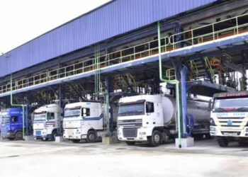 PENGASSAN Threatens Dangote Refinery Over Sack of 800 Nigerian Workers